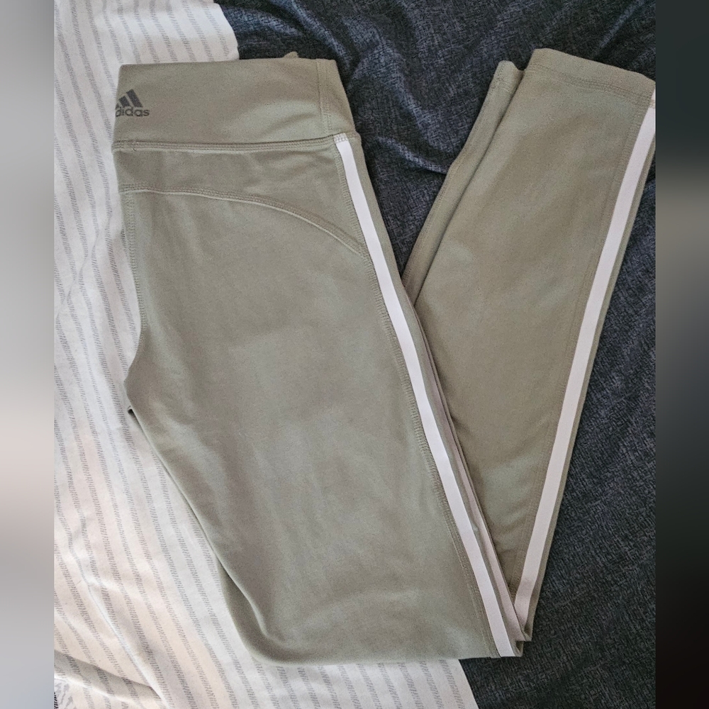 Athletic leggings